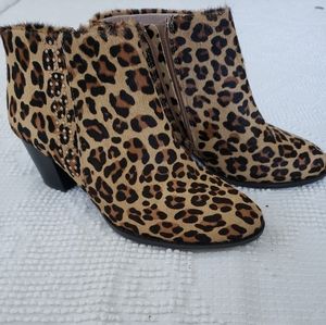 VIONIC LEOPARD PRINT BOOTIES  sz 7